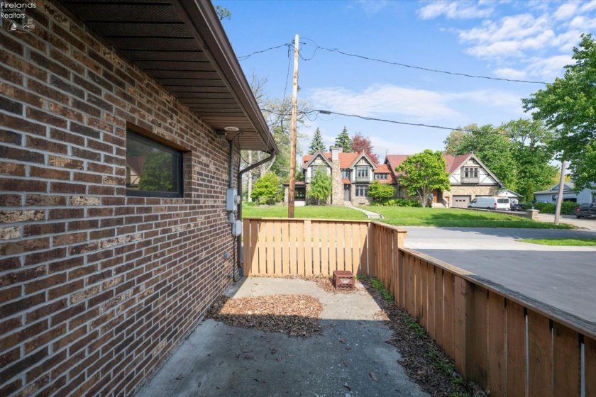 318 Main Street, Bellevue, 44811, ,Commercial,For Sale,Main,20261880
