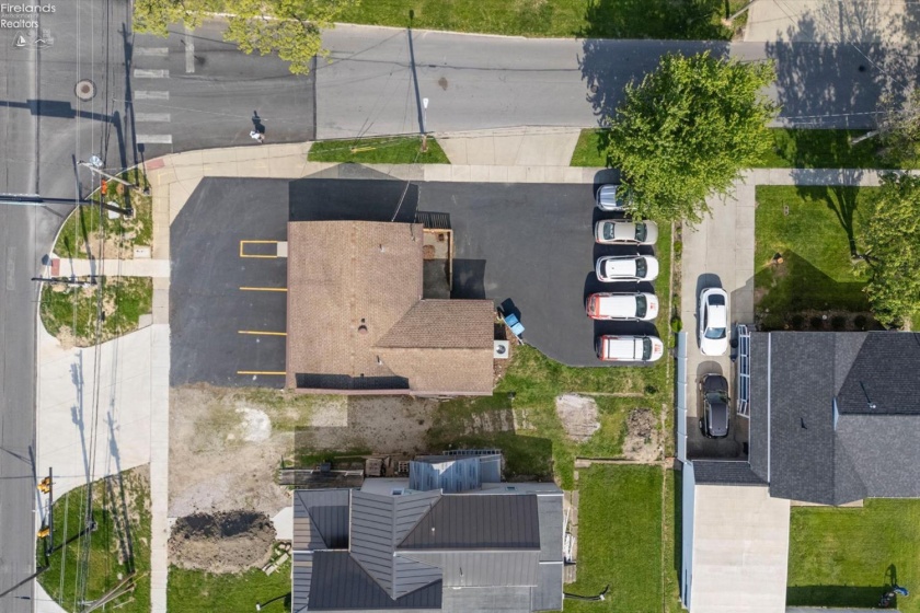 318 Main Street, Bellevue, 44811, ,Commercial,For Sale,Main,20261880