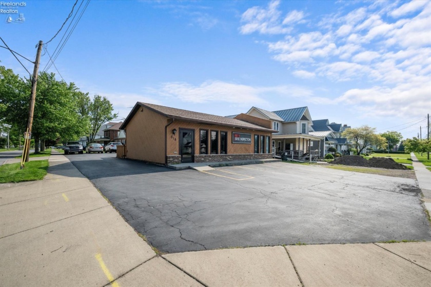 318 Main Street, Bellevue, 44811, ,Commercial,For Sale,Main,20261880