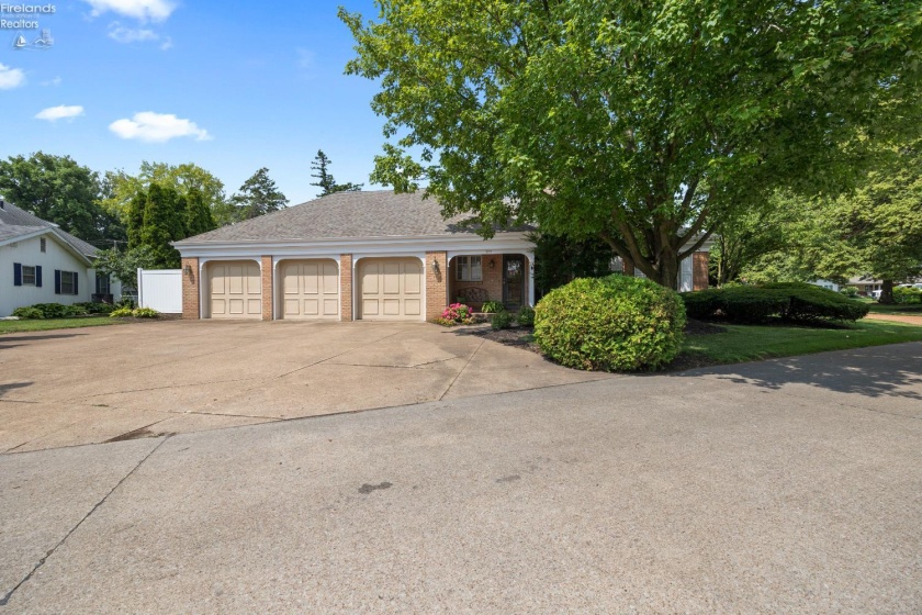 1711 Willow Drive, Sandusky, 44870, 4 Bedrooms Bedrooms, ,5 BathroomsBathrooms,Residential,For Sale,Willow,20261896