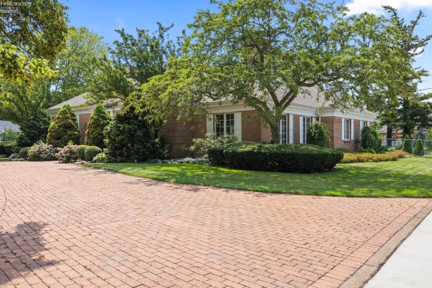 1711 Willow Drive, Sandusky, 44870, 4 Bedrooms Bedrooms, ,5 BathroomsBathrooms,Residential,For Sale,Willow,20261896