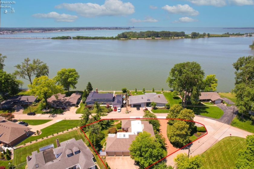 1711 Willow Drive, Sandusky, 44870, 4 Bedrooms Bedrooms, ,5 BathroomsBathrooms,Residential,For Sale,Willow,20261896
