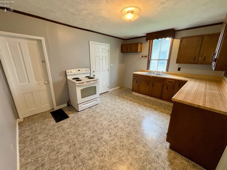370 Monroe Street, Tiffin, 44883, 2 Bedrooms Bedrooms, ,1 BathroomBathrooms,Residential,For Sale,Monroe,20261902