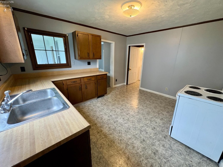 370 Monroe Street, Tiffin, 44883, 2 Bedrooms Bedrooms, ,1 BathroomBathrooms,Residential,For Sale,Monroe,20261902