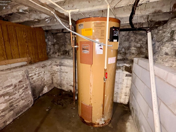370 Monroe Street, Tiffin, 44883, 2 Bedrooms Bedrooms, ,1 BathroomBathrooms,Residential,For Sale,Monroe,20261902