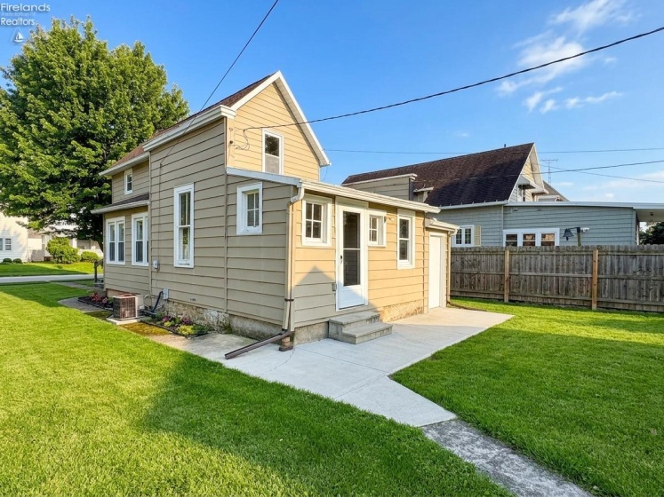 370 Monroe Street, Tiffin, 44883, 2 Bedrooms Bedrooms, ,1 BathroomBathrooms,Residential,For Sale,Monroe,20261902