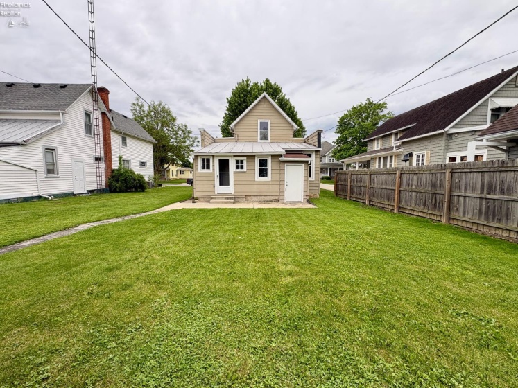 370 Monroe Street, Tiffin, 44883, 2 Bedrooms Bedrooms, ,1 BathroomBathrooms,Residential,For Sale,Monroe,20261902
