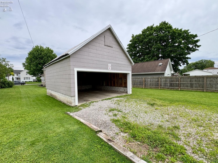 370 Monroe Street, Tiffin, 44883, 2 Bedrooms Bedrooms, ,1 BathroomBathrooms,Residential,For Sale,Monroe,20261902