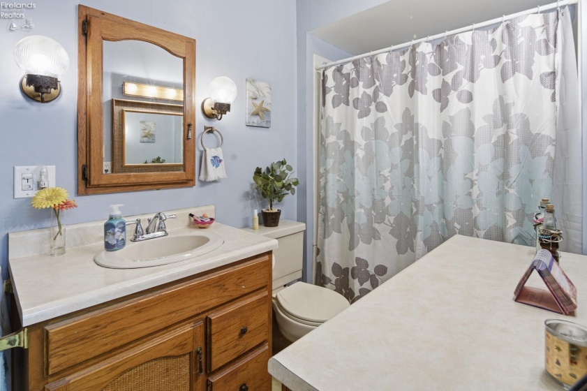 922 white avenue, Fremont, 43420, ,Multiple Units,For Sale,white avenue,20261855