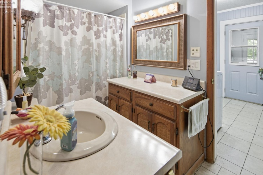 922 white avenue, Fremont, 43420, ,Multiple Units,For Sale,white avenue,20261855