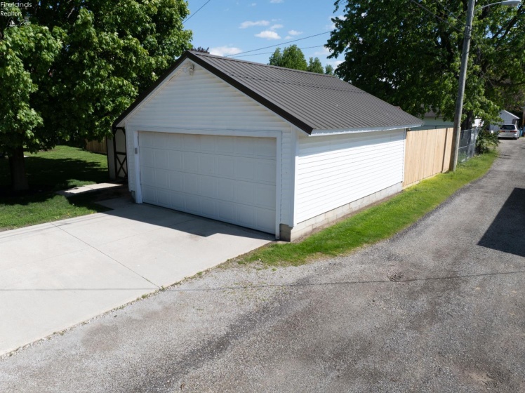 922 white avenue, Fremont, 43420, ,Multiple Units,For Sale,white avenue,20261855