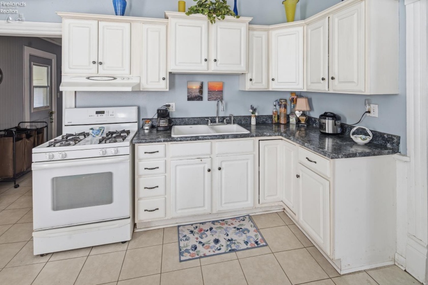 922 white avenue, Fremont, 43420, ,Multiple Units,For Sale,white avenue,20261855