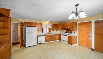 216 11th Street, Port Clinton, 43452, 4 Bedrooms Bedrooms, ,2 BathroomsBathrooms,Residential,For Sale,11th,20261750