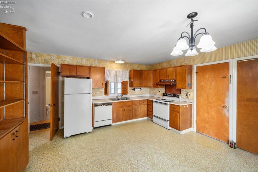 216 11th Street, Port Clinton, 43452, 4 Bedrooms Bedrooms, ,2 BathroomsBathrooms,Residential,For Sale,11th,20261750