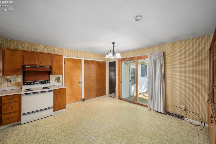 216 11th Street, Port Clinton, 43452, 4 Bedrooms Bedrooms, ,2 BathroomsBathrooms,Residential,For Sale,11th,20261750