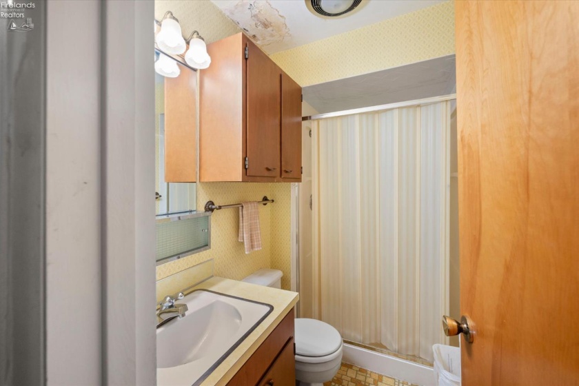 216 11th Street, Port Clinton, 43452, 4 Bedrooms Bedrooms, ,2 BathroomsBathrooms,Residential,For Sale,11th,20261750