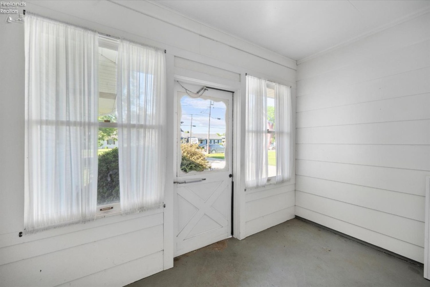 216 11th Street, Port Clinton, 43452, 4 Bedrooms Bedrooms, ,2 BathroomsBathrooms,Residential,For Sale,11th,20261750