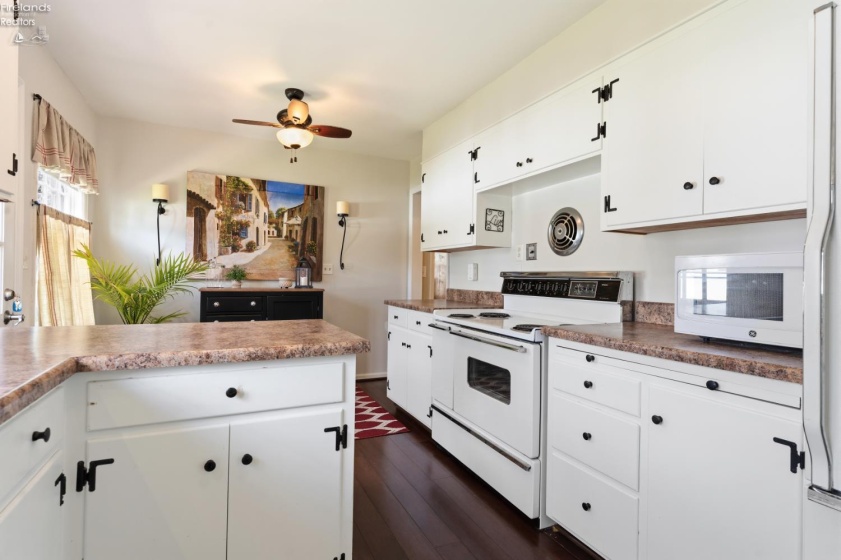 644 Orchard Drive, Port Clinton, 43452, 2 Bedrooms Bedrooms, ,1 BathroomBathrooms,Residential,For Sale,Orchard,20261796