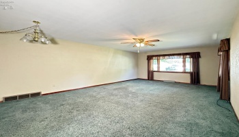194 Hillcrest Drive, Tiffin, 44883, 3 Bedrooms Bedrooms, ,2 BathroomsBathrooms,Residential,For Sale,Hillcrest,20261909