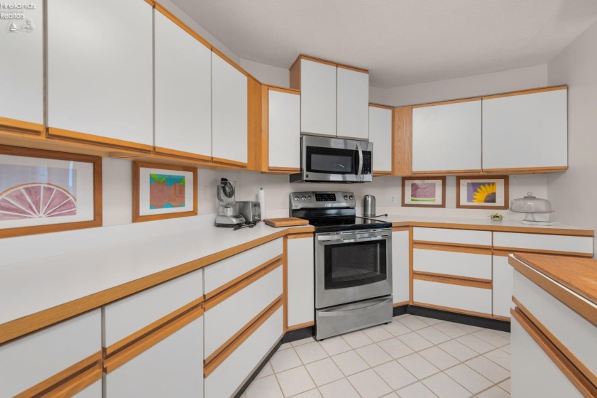 215 Grand Harbour, Vermilion, 44089, 2 Bedrooms Bedrooms, ,2 BathroomsBathrooms,Residential,For Sale,Grand Harbour,20261924