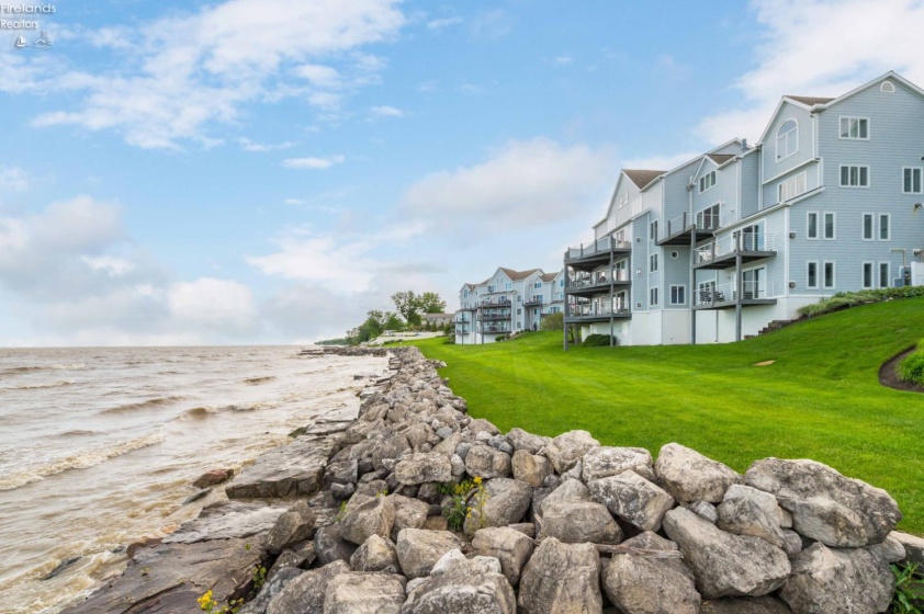 215 Grand Harbour, Vermilion, 44089, 2 Bedrooms Bedrooms, ,2 BathroomsBathrooms,Residential,For Sale,Grand Harbour,20261924