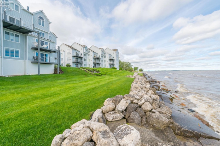 215 Grand Harbour, Vermilion, 44089, 2 Bedrooms Bedrooms, ,2 BathroomsBathrooms,Residential,For Sale,Grand Harbour,20261924