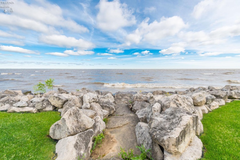 215 Grand Harbour, Vermilion, 44089, 2 Bedrooms Bedrooms, ,2 BathroomsBathrooms,Residential,For Sale,Grand Harbour,20261924