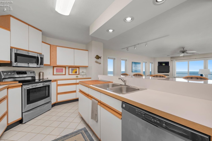 215 Grand Harbour, Vermilion, 44089, 2 Bedrooms Bedrooms, ,2 BathroomsBathrooms,Residential,For Sale,Grand Harbour,20261924
