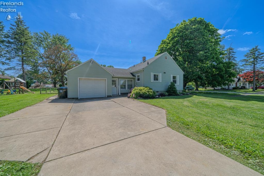 541 Fourth Street, Fremont, 43420, 2 Bedrooms Bedrooms, ,2 BathroomsBathrooms,Residential,For Sale,Fourth,20261921
