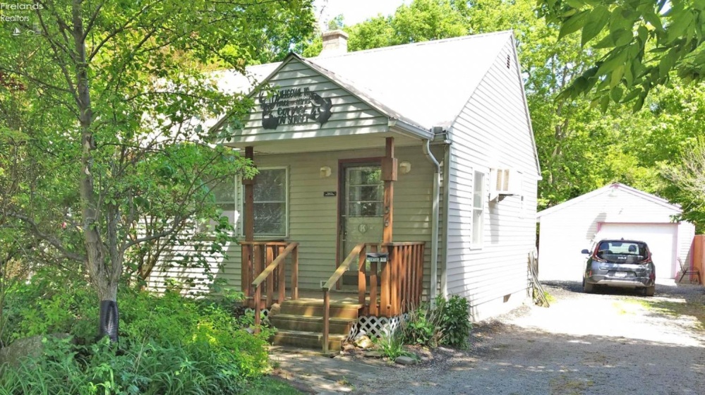 136 Sunset Drive, Kelleys Island, 43438, 2 Bedrooms Bedrooms, ,1 BathroomBathrooms,Residential,For Sale,Sunset Drive,20261939