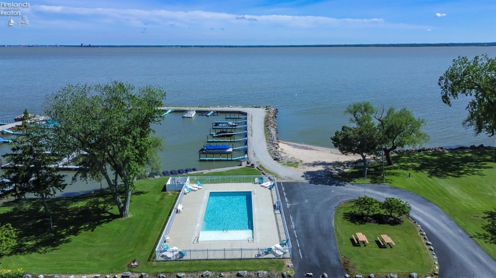 29 Castle, Marblehead, 43440, 2 Bedrooms Bedrooms, ,2 BathroomsBathrooms,Residential,For Sale,Castle,20261906