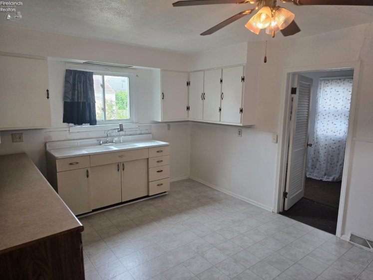 814 Ogontz Street, Sandusky, 44870, 2 Bedrooms Bedrooms, ,1 BathroomBathrooms,Residential,For Sale,Ogontz,20261961