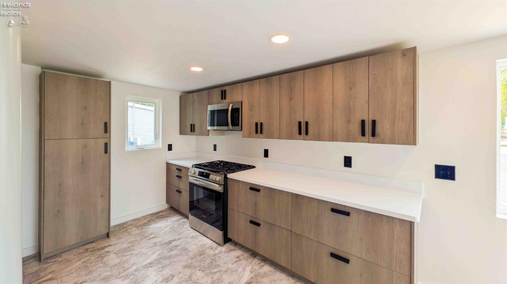 27 Oakwood Avenue, Huron, 44839, 3 Bedrooms Bedrooms, ,3 BathroomsBathrooms,Residential,For Sale,Oakwood,20261974
