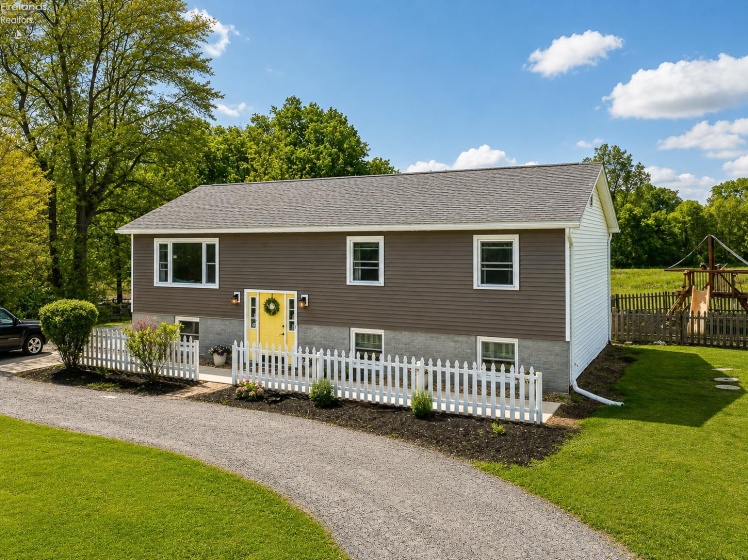 1941 State Route 412, Fremont, 43420, 3 Bedrooms Bedrooms, ,2 BathroomsBathrooms,Residential,For Sale,State Route 412,20261908