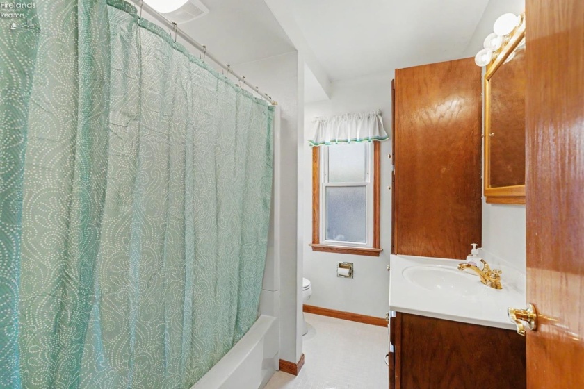 208 Kinney, Bellevue, 44811, 4 Bedrooms Bedrooms, ,2 BathroomsBathrooms,Residential,For Sale,Kinney,20261957
