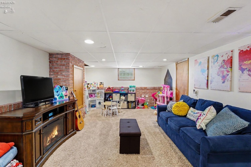 208 Kinney, Bellevue, 44811, 4 Bedrooms Bedrooms, ,2 BathroomsBathrooms,Residential,For Sale,Kinney,20261957