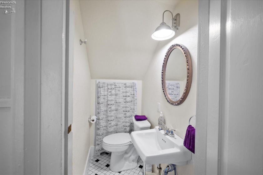 133 Clemons Street, Marblehead, 43440, ,13 BathroomsBathrooms,Residential,For Sale,Clemons,20261972