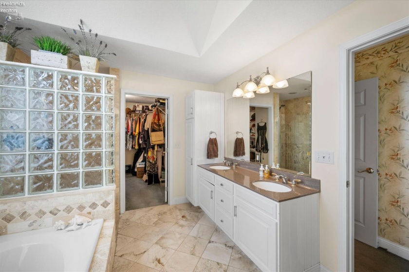 6136 State Route 113, Bellevue, 44811, 5 Bedrooms Bedrooms, ,5 BathroomsBathrooms,Residential,For Sale,State Route 113,20261876