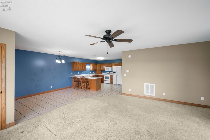 6136 State Route 113, Bellevue, 44811, 5 Bedrooms Bedrooms, ,5 BathroomsBathrooms,Residential,For Sale,State Route 113,20261876