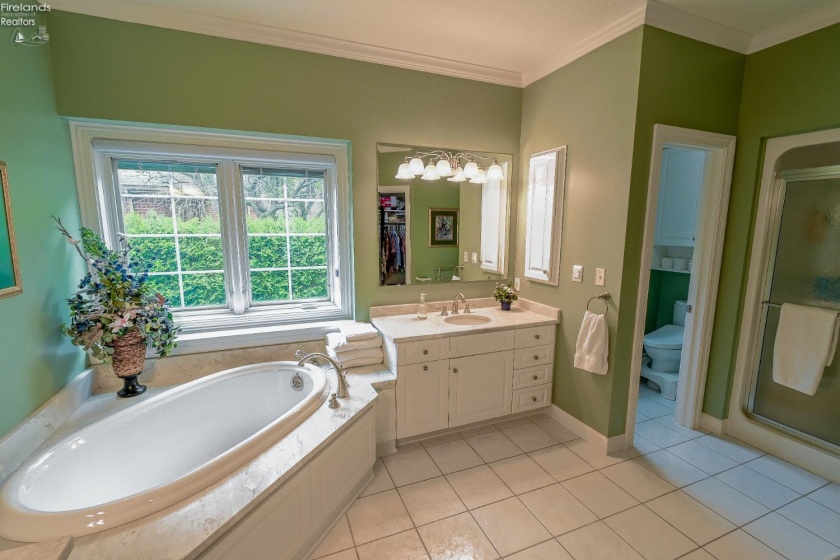 1705 Lands End Drive, Huron, 44839, 4 Bedrooms Bedrooms, ,5 BathroomsBathrooms,Residential,For Sale,Lands End,20261942