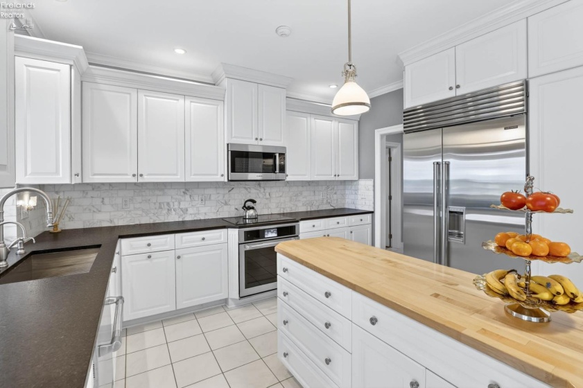 1705 Lands End Drive, Huron, 44839, 4 Bedrooms Bedrooms, ,5 BathroomsBathrooms,Residential,For Sale,Lands End,20261942