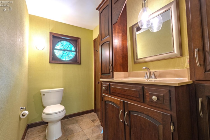 3917 Hilltop Drive, Huron, 44839, 2 Bedrooms Bedrooms, ,3 BathroomsBathrooms,Residential,For Sale,Hilltop,20261986