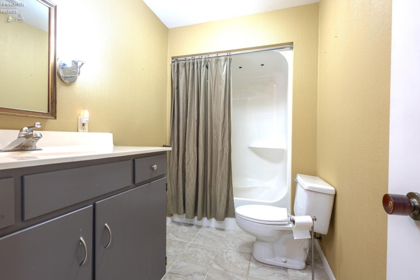 3917 Hilltop Drive, Huron, 44839, 2 Bedrooms Bedrooms, ,3 BathroomsBathrooms,Residential,For Sale,Hilltop,20261986