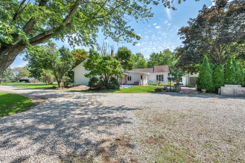 2250 Claus, Vermilion, 44089, 6 Bedrooms Bedrooms, ,3 BathroomsBathrooms,Residential,For Sale,Claus,20262008