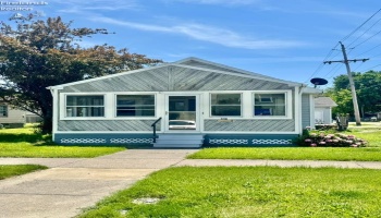 515 Fifth Street, Port Clinton, 43452, 2 Bedrooms Bedrooms, ,1 BathroomBathrooms,Residential,For Sale,Fifth,20261984