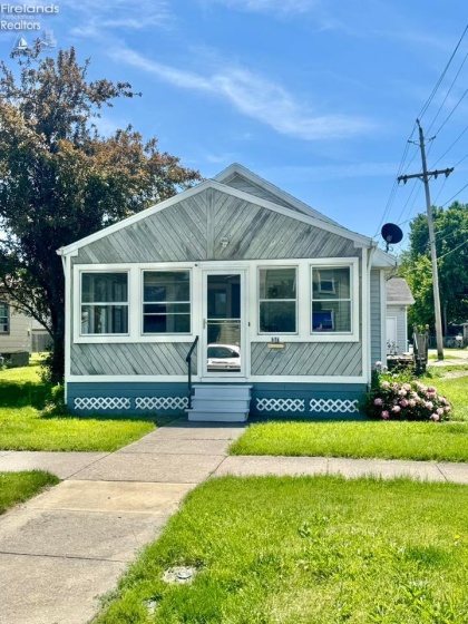 515 Fifth Street, Port Clinton, 43452, 2 Bedrooms Bedrooms, ,1 BathroomBathrooms,Residential,For Sale,Fifth,20261984