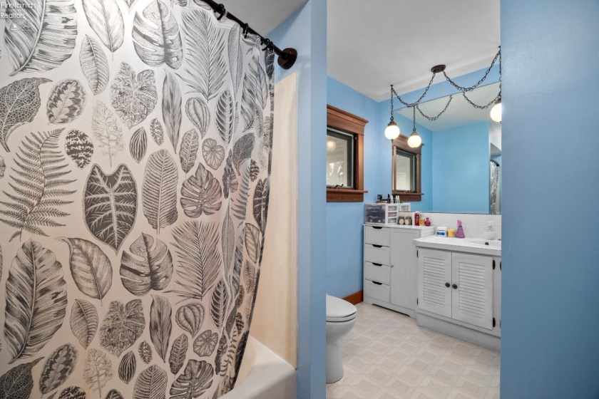 209 Greenwood Heights, Bellevue, 44811, 4 Bedrooms Bedrooms, ,2 BathroomsBathrooms,Residential,For Sale,Greenwood Heights,20262024