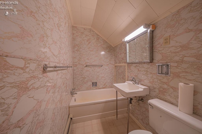 325 Stahl Road, Fremont, 43420, 6 Bedrooms Bedrooms, ,2 BathroomsBathrooms,Residential,For Sale,Stahl,20261866