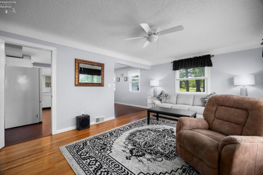 33161 Lake Road, Avon Lake, 44012, 3 Bedrooms Bedrooms, ,2 BathroomsBathrooms,Residential,For Sale,Lake,20261916