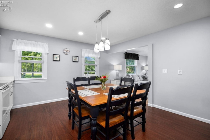 33161 Lake Road, Avon Lake, 44012, 3 Bedrooms Bedrooms, ,2 BathroomsBathrooms,Residential,For Sale,Lake,20261916